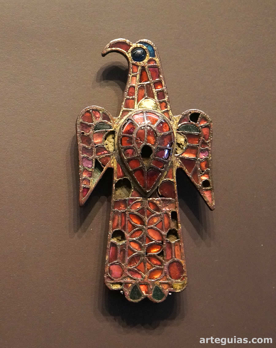 Museo Arqueol&oacute;gico Nacional: f&iacute;bula aquiliforme