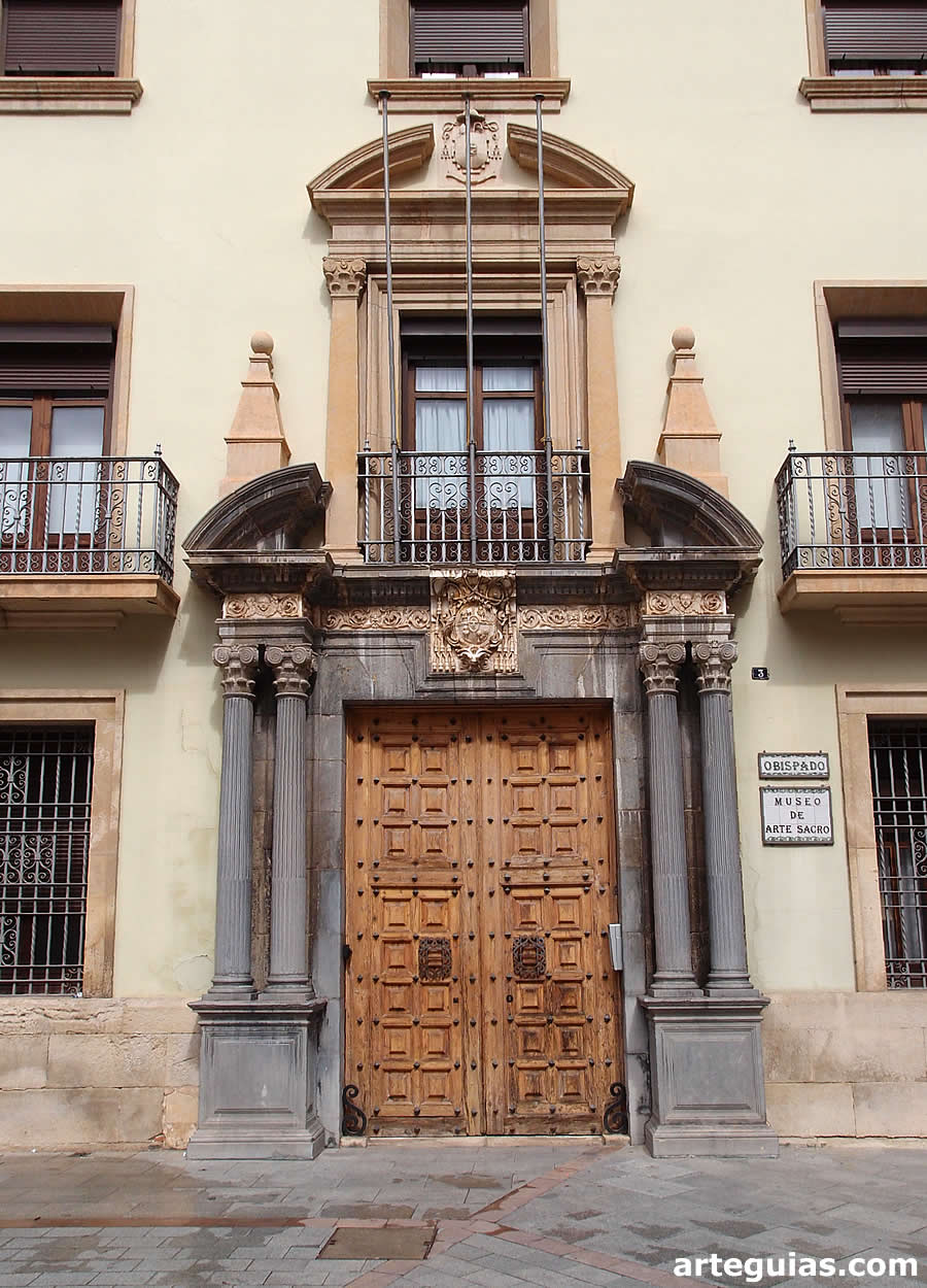 Puerta de entrada al Museo de Arte Sacro de Teruel
