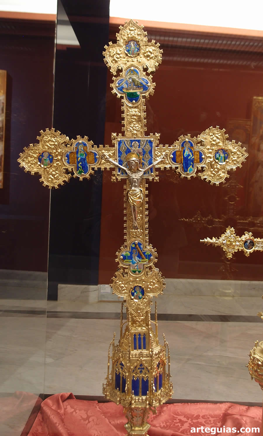 Cruz procesional g&oacute;tica de Cuencabuena