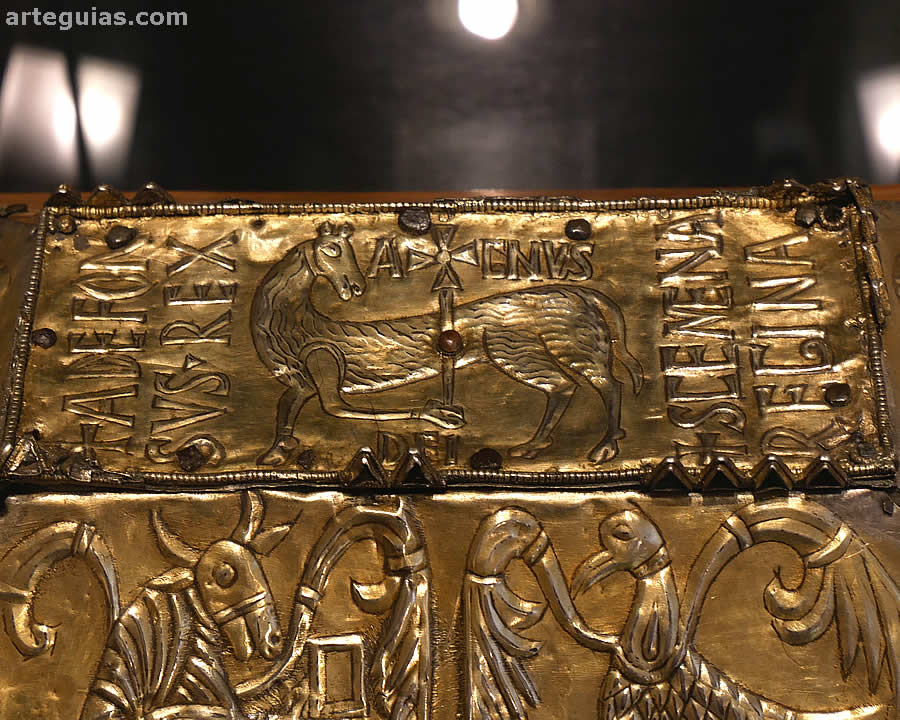 Plano superior de la arqueta de San Genadio