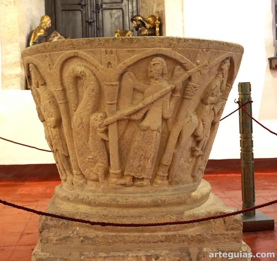 Pila de Valcobero: San Miguel y el drag&oacute;n