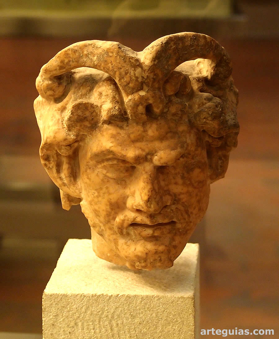 Cabeza del dios Pan de Torredonjimeno. Escultura de m&aacute;rmol