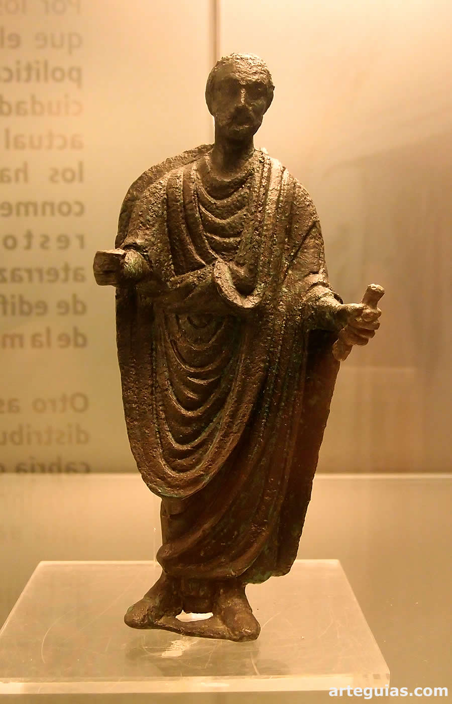 Museo de Ja&eacute;n: aplique en forma de Togado romano