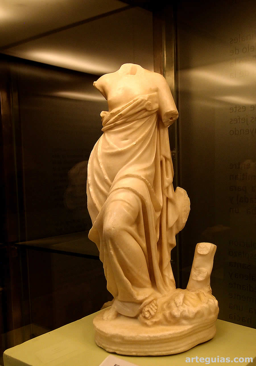 Estatua de mujer (posiblemente Venus). Museo de Ja&eacute;n
