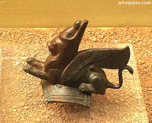 aplique con forma de esfinge realizada en bronce: aplique con forma de esfinge realizada en bronce