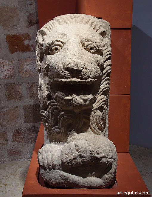 Museo Arqueol&oacute;gico de Linares: le&oacute;n &iacute;bero, desde un punto de vista frontal