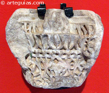 Capitel &aacute;rabe. Siglos X-XI