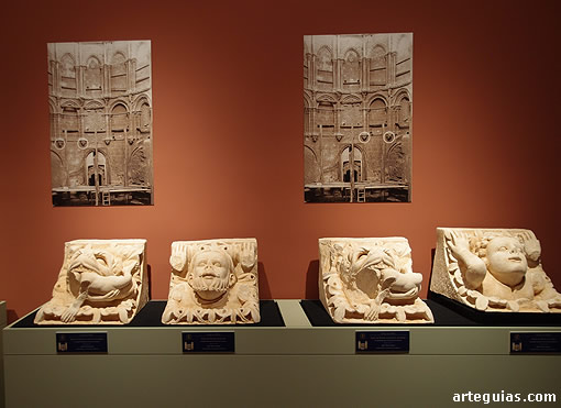 Reproducci&oacute;n de metopas rom&aacute;nicas de la capilla mayor