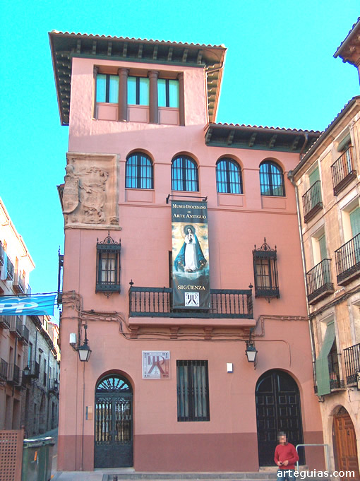 Palacete donde se instala el Museo Diocesano de Arte Antiguo de Sig&uuml;enza