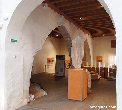 Museo Hist&oacute;rico de Sagunto: el palacio es de &eacute;poca bajomedieval y se conforma mediante arcos apuntados