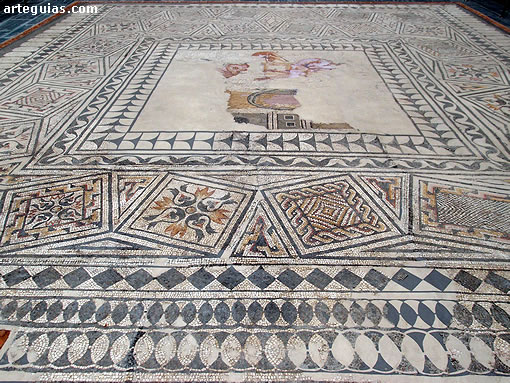 Mosaico romano datados en el siglo III d.C. y procedente de una domus localizada en la calle de Arma&ntilde;&aacute;