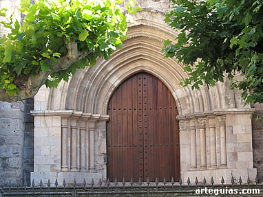 Puerta norte de la colegiata. Siglo XIII