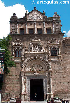 Fachada plateresca del Hospital de Santa Cruz de Toledo