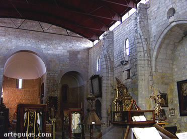 El aspecto di&aacute;fano interior es consecuencia de la reunificaci&oacute;n en una sola planta en la reconstrucci&oacute;n del siglo XVI