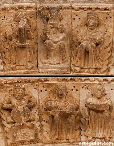 Detalle de la arquivolta central con algunos de los oficios y actividades