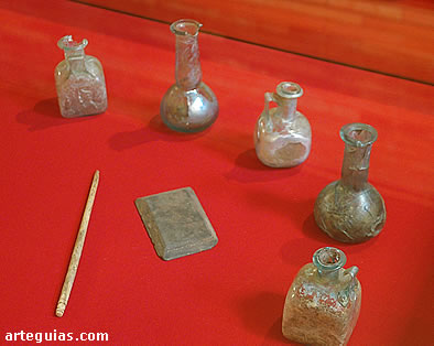 Objetos romanos de vidrio  en el Museo