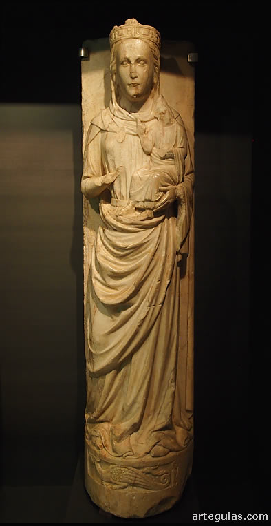 Estatua de la Virgen Mar&iacute;a y el Ni&ntilde;o