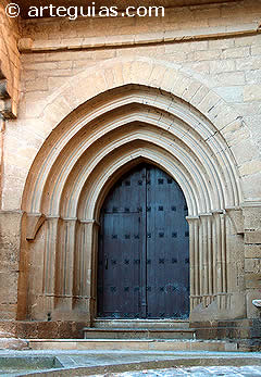 Portada norte de la iglesia de San Pedro de Artajona, Navarra