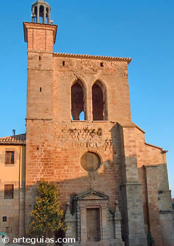 Torre g&oacute;tica de la iglesia de San Rom&aacute;n de Cirauqui, Navarra