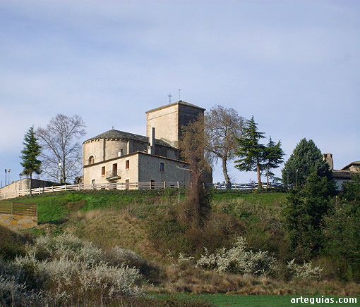 Colina en que se construy&oacute; la iglesia parroquial de San Emeterio y San Celedonio