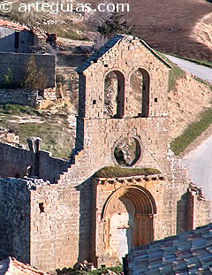 Ruinas de la iglesia de San Miguel, Uju&eacute;. Navarra