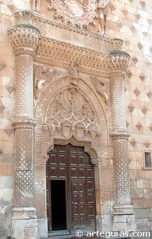 Palacio de los Duques del Infantado. Puerta principal