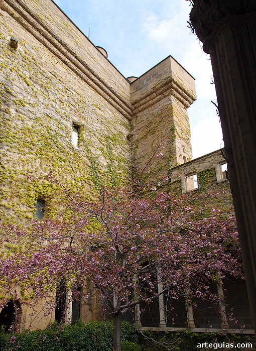 El Claustrillo o galer&iacute;a de la Reina