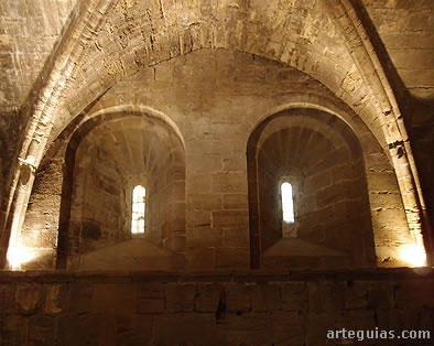 Ventanales abocinados de la Sala de la Campana