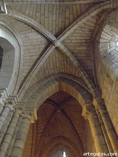 B&oacute;vedas de la nave lateral