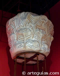 Capitel visigodo derivado del corintio