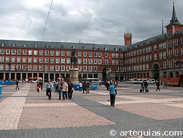 Vista de la bulliciosa Plaza Mayor de Madrid