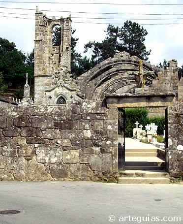 Ruinas de la iglesia gótica de Santa María de Dozo, en Cambados