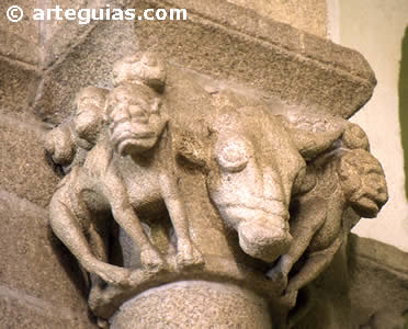 Capitel interior de la catedral de Tui