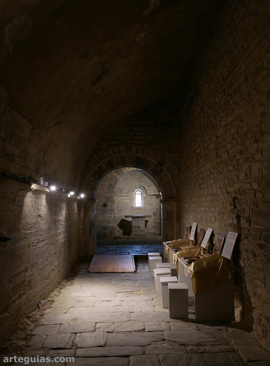 Nave a&ntilde;adida en el siglo XII