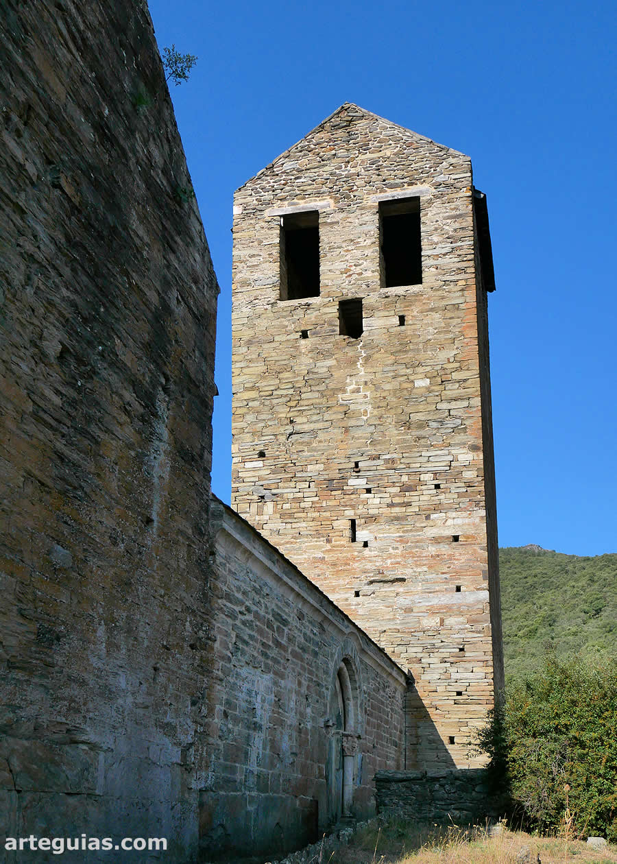 Torre campanario de la primera campa&ntilde;a