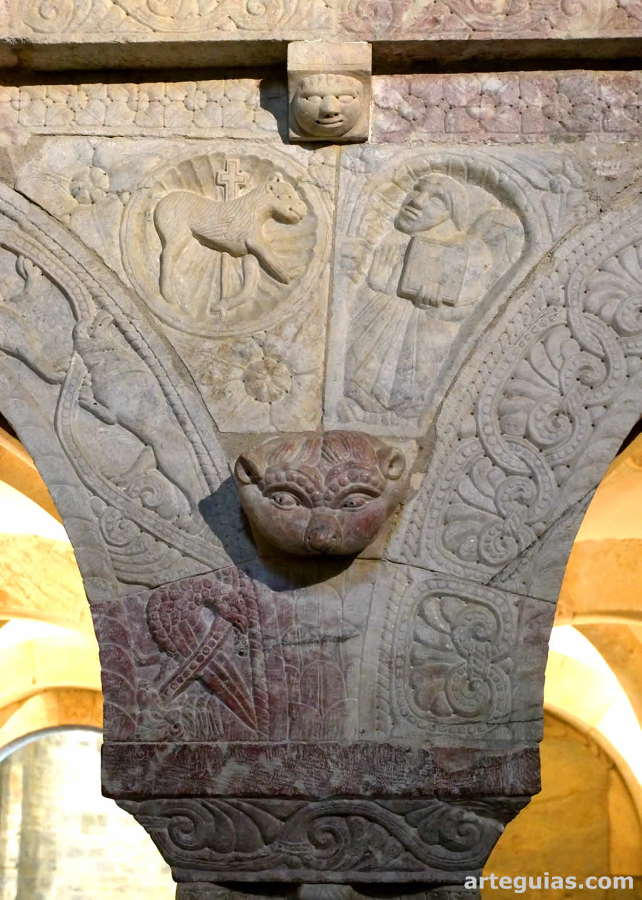 Relieves de la estructura de la tribuna