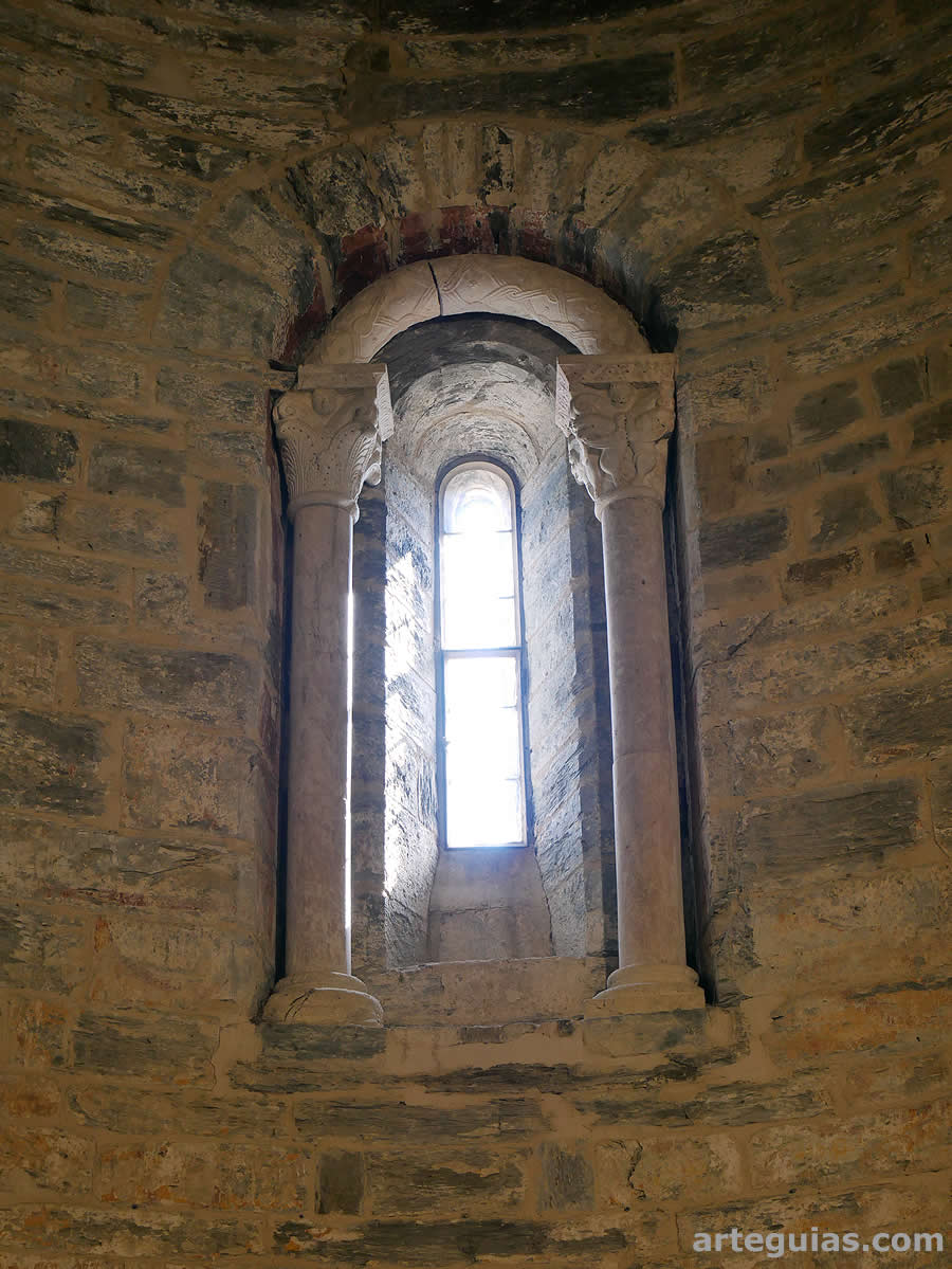 Ventanal del &aacute;bside central