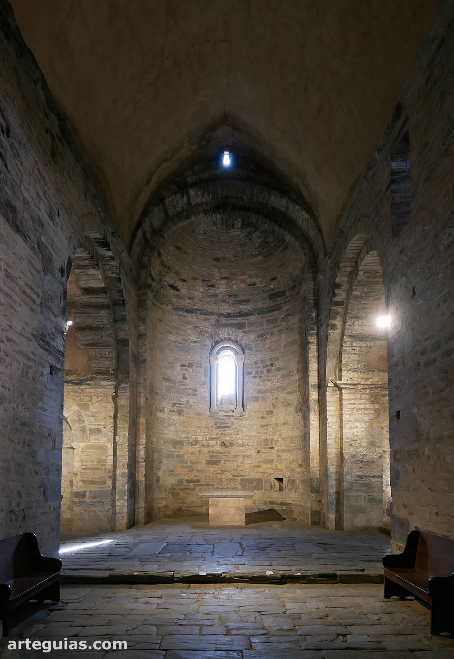 Nave y &aacute;bside central