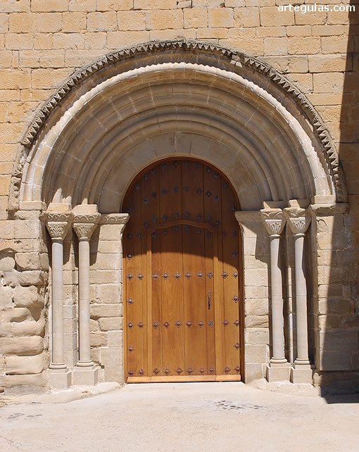 Iglesia de San Mart&iacute;n de Capella: puerta del costado sur