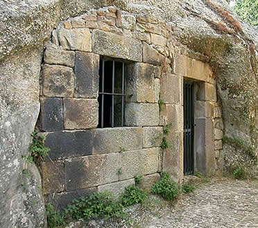 Ingreso a la iglesia de Santa Eulalia de Campo de Ebro