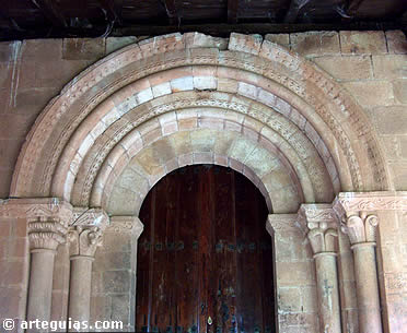 Puerta rom&aacute;nica de la ermita
