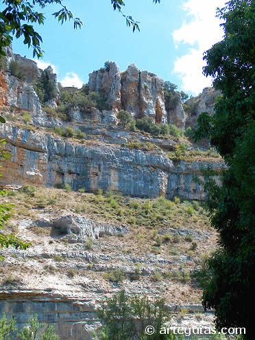 Ca&ntilde;&oacute;n del Ebro, a su paso por Orbaneja del Castillo