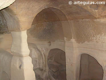 Interior de la Cueva de San Miguel de Presillas de Bricia