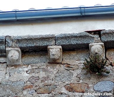 Canecillos de la iglesia