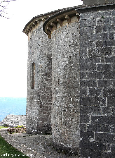 Detalle de la cabecera tripartita