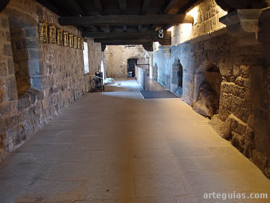 P&oacute;rtico con arcosolios