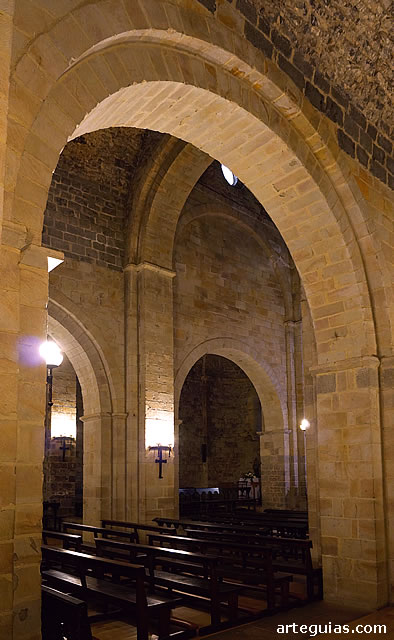 San Miguel de Aralar: las tres naves del templo rom&aacute;nico