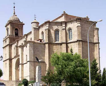 Monumental cabecera del principal monumento de Villacast&iacute;n: la iglesia de San Sebasti&aacute;n