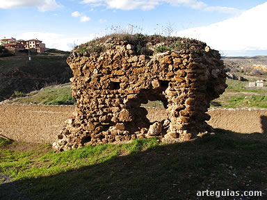 Restos de la muralla de &Aacute;greda