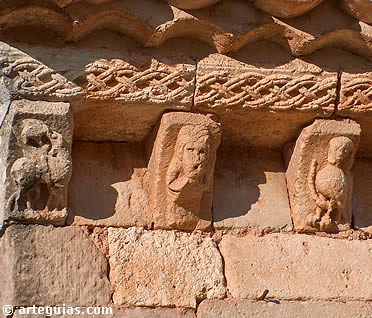 Canecillo de la galer&iacute;a